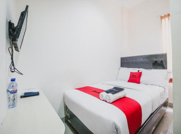 RedDoorz Plus near Mall Ciputra Jakarta, Джакарта