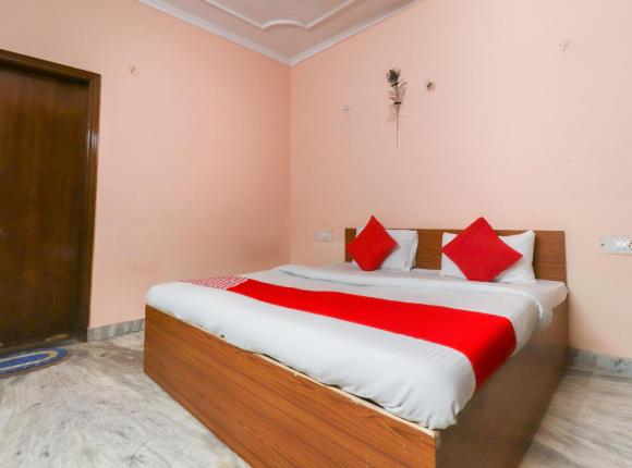 OYO 71767 Radhe Radhe Dham, Вриндавана