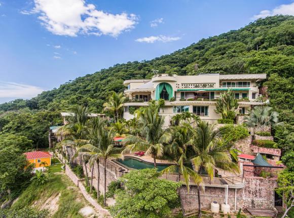 Luxury Ocean Frontage Family Villa For Rent, Пуэрто-Вальярта
