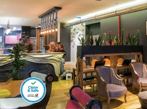 Nice Way Porto Hostel, Порту