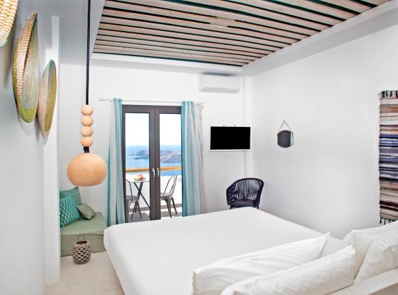 Amity Suites - Adults Only, Тира