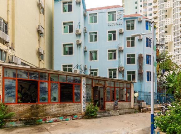 Sanya BlueSky International Youth Hostel, Санья