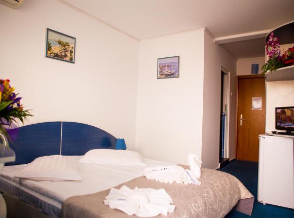 Hotel Aurora, Мамая