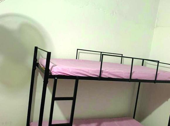 Seinfeld's Cafe and Hostel, Анжуна