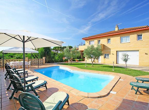 Villa with 4 bedrooms in Girona with private pool terrace and WiFi, Херона