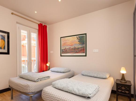 Villa Saint Exupery Beach Hostel, Ницца