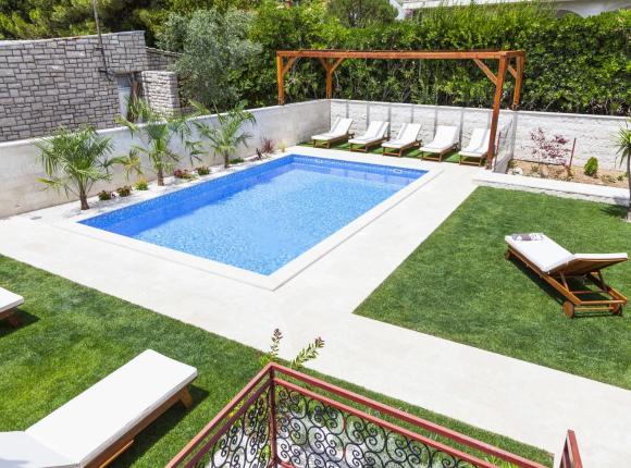 Villa Mediterranea with pool, Бол