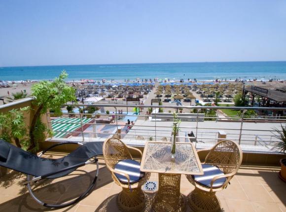 Carihuela Beach Apartamentos, Торремолинос