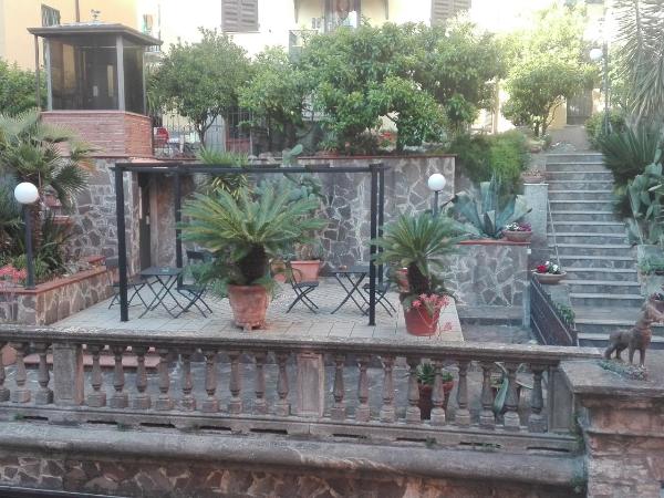 Glam Resort Villa Maria Luigia : photo 7 de la chambre chambre lit queen-size - vue sur jardin