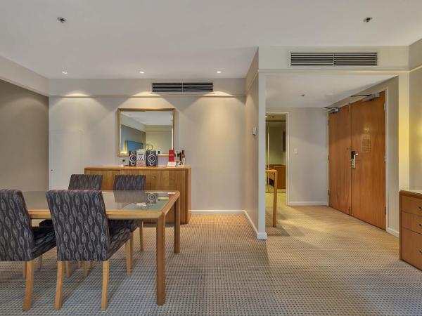 Stamford Plaza Adelaide : photo 5 de la chambre suite junior avec baignoire spa