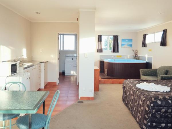 Gateway International Motel : photo 4 de la chambre studio - vue sur piscine