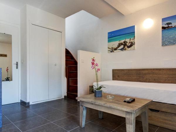 Résidence Monte d'Oro : photo 10 de la chambre villa - vue sur jardin