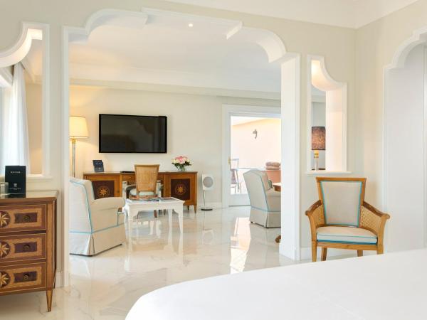 Grand Hotel Royal : photo 8 de la chambre suite impériale avec terrasse et baignoire spa - vue sur mer