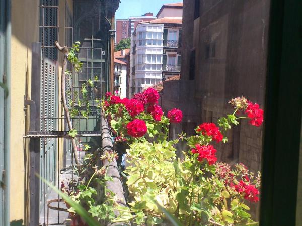 Roquefer Bilbao Central Rooms : photo 3 de la chambre chambre simple avec salle de bains privative