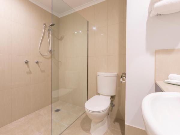 Ramada Encore Belconnen : photo 4 de la chambre chambre lit queen-size