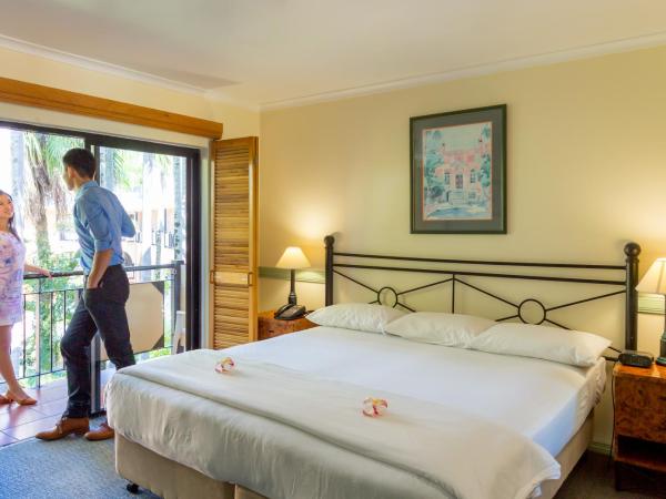 Palm Royale Cairns : photo 1 de la chambre chambre lit king-size - vue sur piscine
