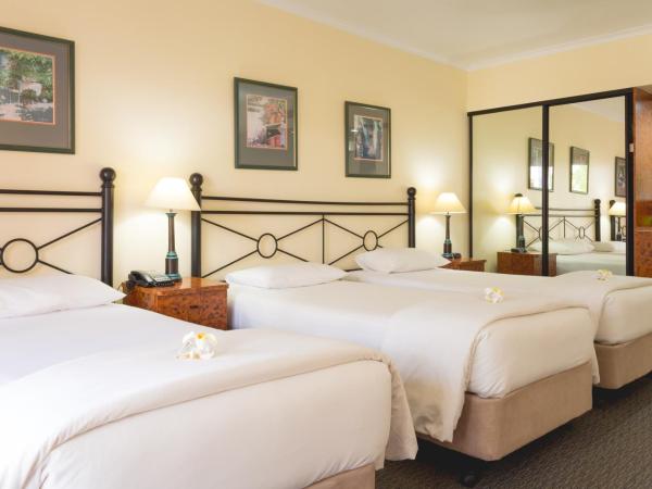 Palm Royale Cairns : photo 2 de la chambre chambre triple - vue sur la piscine