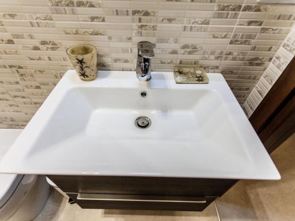 B&B Veronicas : photo 1 de la chambre chambre double avec salle de bains privative