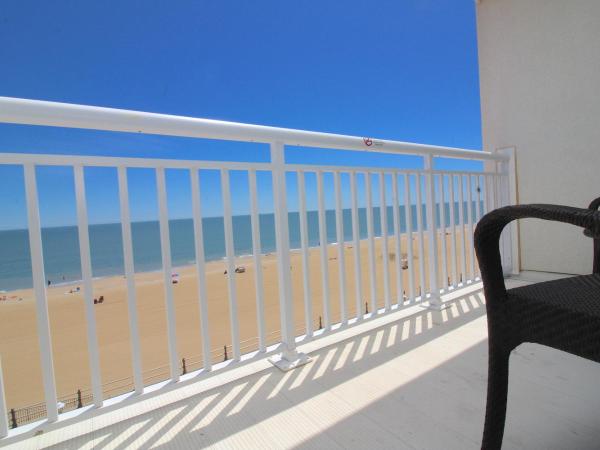 Ocean Sands Resort, Oceanfront, Virginia Beach by Vacatia : photo 1 de la chambre suite avec balcon