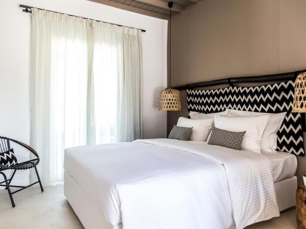 My Mykonos Hotel : photo 7 de la chambre chambre double classique - vue sur mer et ville