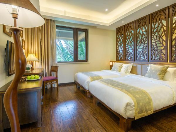 Sanya Yalong Bay Villas & Spa : photo 4 de la chambre suite familiale avec 2 chambres et 1 salon