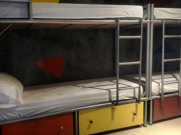 Pousada e Hostel Chez Marianne : photo 9 de la chambre lits superposés dans dortoir masculin 