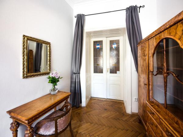 Jacob Brno : photo 3 de la chambre chambre lits jumeaux avec salle de bains commune