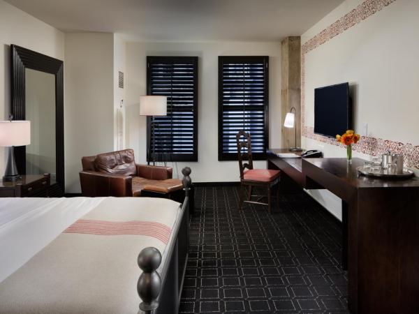 Hotel Valencia Riverwalk : photo 6 de la chambre chambre lit king-size - vue sur ville