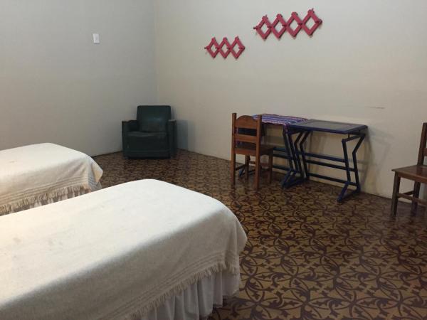 Posada Casa de Borgoña : photo 10 de la chambre chambre lits jumeaux avec salle de bains commune