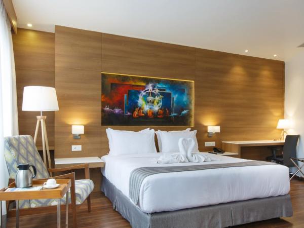Hotel Ambassador by ACE Hotels : photo 6 de la chambre deluxe premium room - free airport drop, 10% off on our selected restaurants, early check-in and late check-out by 2 hrs