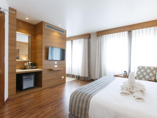 Hotel Ambassador by ACE Hotels : photo 5 de la chambre deluxe premium room - free airport drop, 10% off on our selected restaurants, early check-in and late check-out by 2 hrs