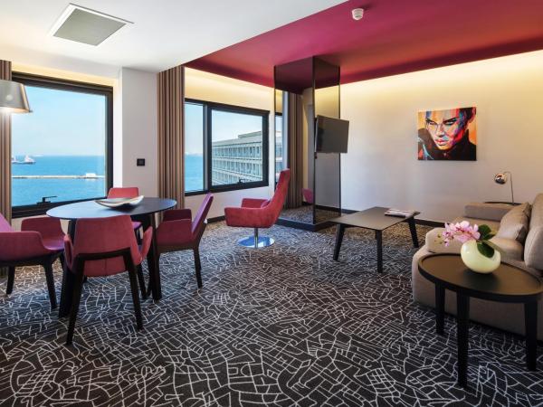 Park Inn by Radisson Izmir : photo 1 de la chambre suite - vue sur mer