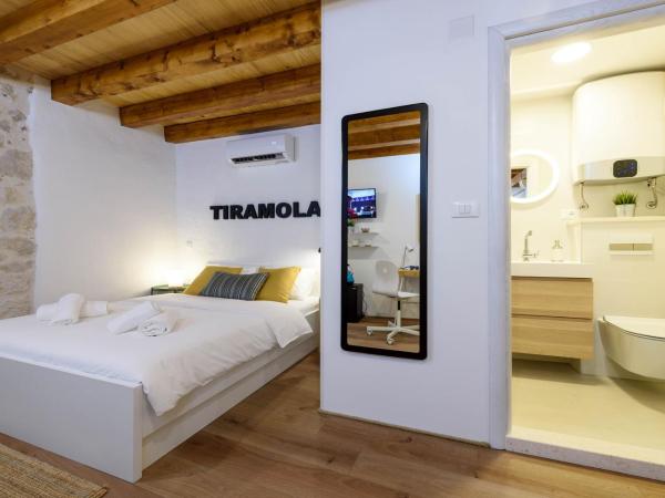 Apartments & Rooms Tiramola - Old Town : photo 3 de la chambre chambre double deluxe