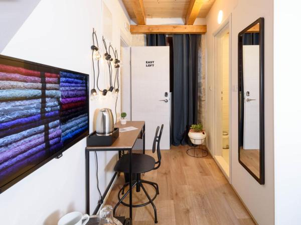 Apartments & Rooms Tiramola - Old Town : photo 6 de la chambre suite lit king-size