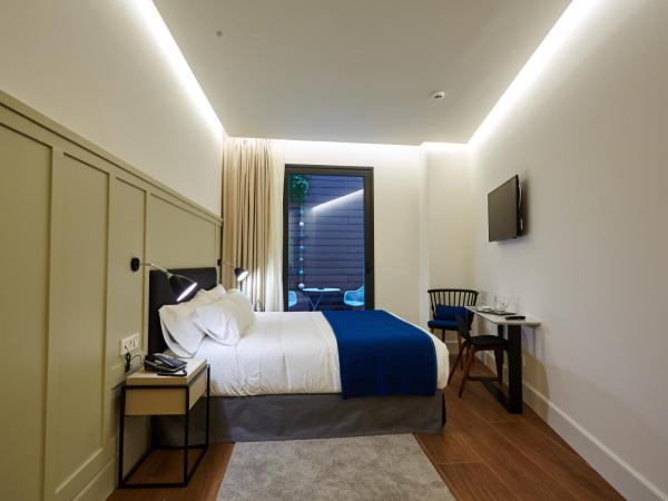 Hotel SANSEbay : photo 1 de la chambre chambre familiale confort avec terrasse