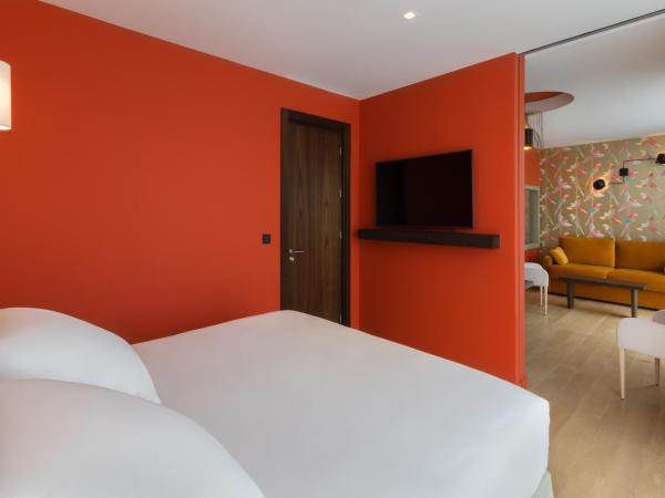 Hotel L'Arbre Voyageur - BW Premier Collection - LILLE : photo 8 de la chambre suite lit king-size avec jacuzzi
