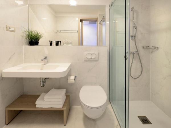 Grand Hotel Adriatic II : photo 1 de la chambre chambre double avec balcon - vue sur mer