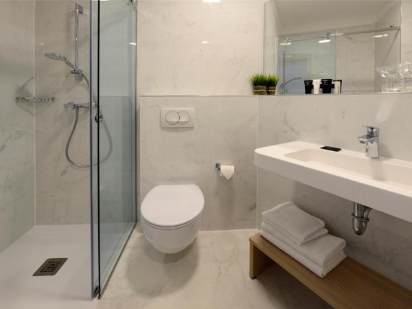 Grand Hotel Adriatic II : photo 2 de la chambre chambre double avec balcon - vue sur mer