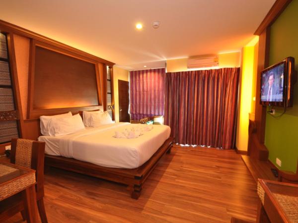 Chalelarn Hotel Hua Hin : photo 8 de la chambre chambre double ou lits jumeaux supérieure avec vue partielle sur la mer