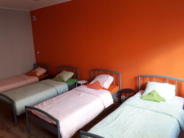 HELLO Gdynia Hostel : photo 4 de la chambre chambre quadruple avec salle de bains commune