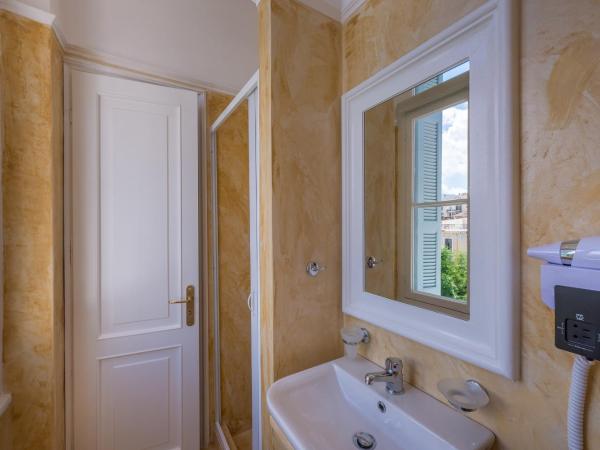 Palladian Home : photo 9 de la chambre chambre double supérieure avec balcon