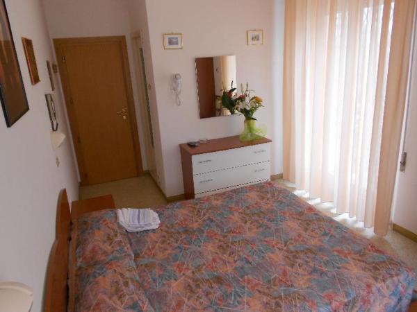 Hotel Vevey : photo 2 de la chambre chambre double avec balcon