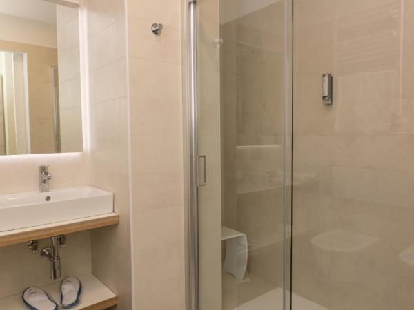 Hotel Aurora : photo 6 de la chambre chambre double ou lits jumeaux deluxe - vue sur mer