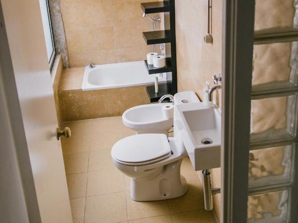 Asul B&B : photo 4 de la chambre chambre double ou lits jumeaux avec salle de bains privative