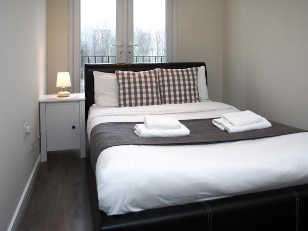 Guest House London : photo 6 de la chambre suite avec balcon et salle de bains privative