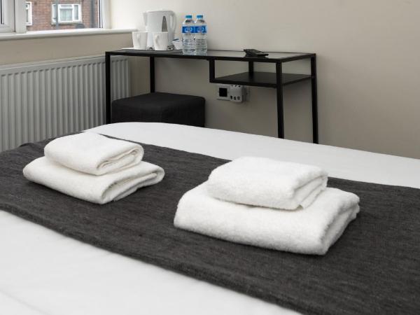 Guest House London : photo 2 de la chambre chambre double avec salle de bains privative