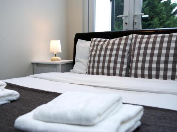 Guest House London : photo 1 de la chambre suite avec balcon et salle de bains privative