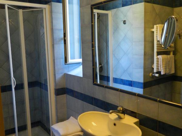 Hotel Villa Hermosa : photo 2 de la chambre chambre double avec balcon