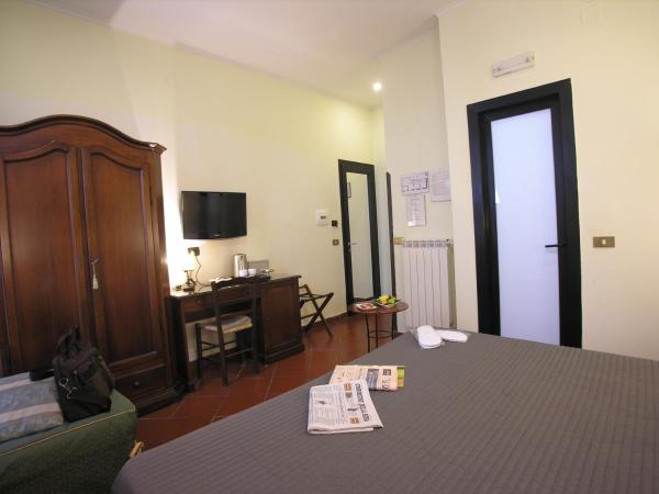 Hotel Toledo : photo 4 de la chambre chambre double ou lits jumeaux