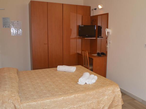 Hotel Karin : photo 2 de la chambre chambre double ou lits jumeaux